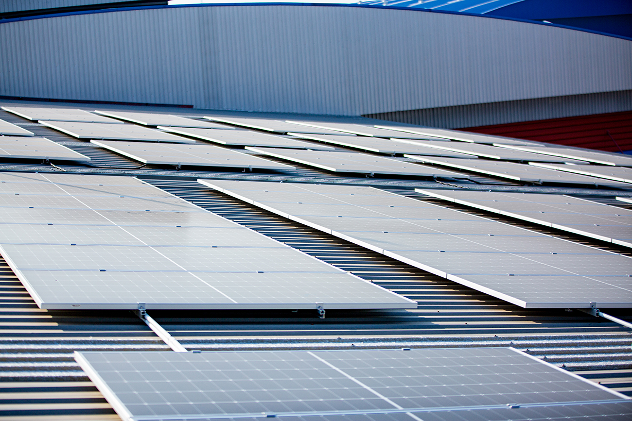 solar panel installer installing solar panels on r 2023 03 09 08 10 37 utc