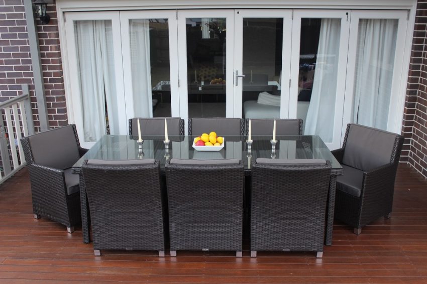 Black wicker discount outdoor dining table