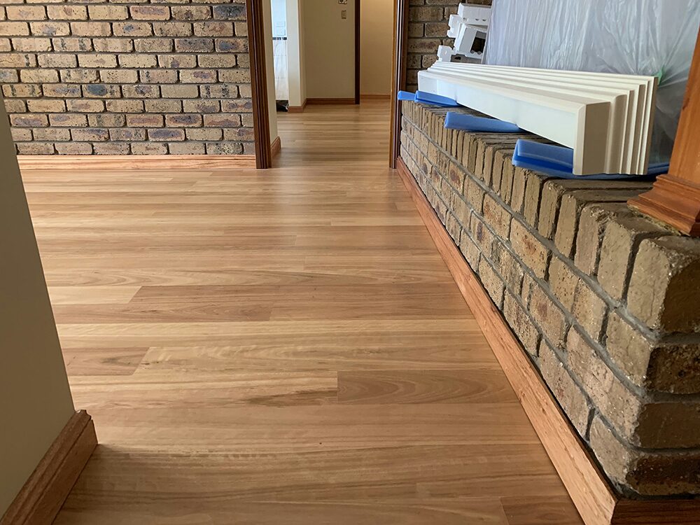 dt_timber_floor_15_hall_way
