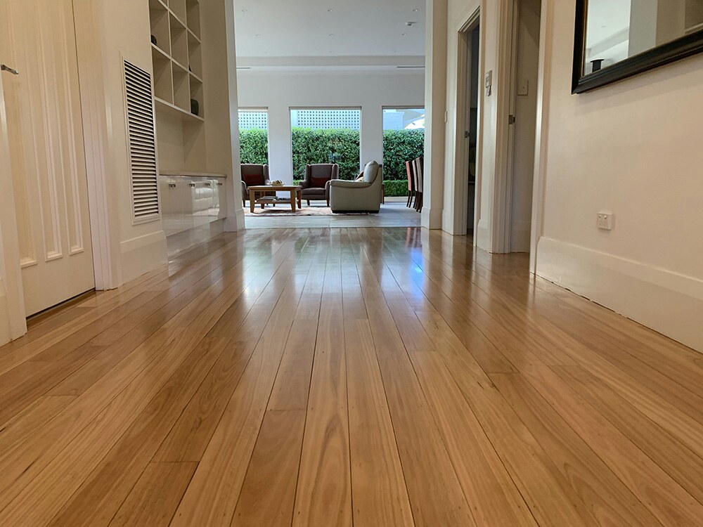 dt_timber_floor_29_hall_way