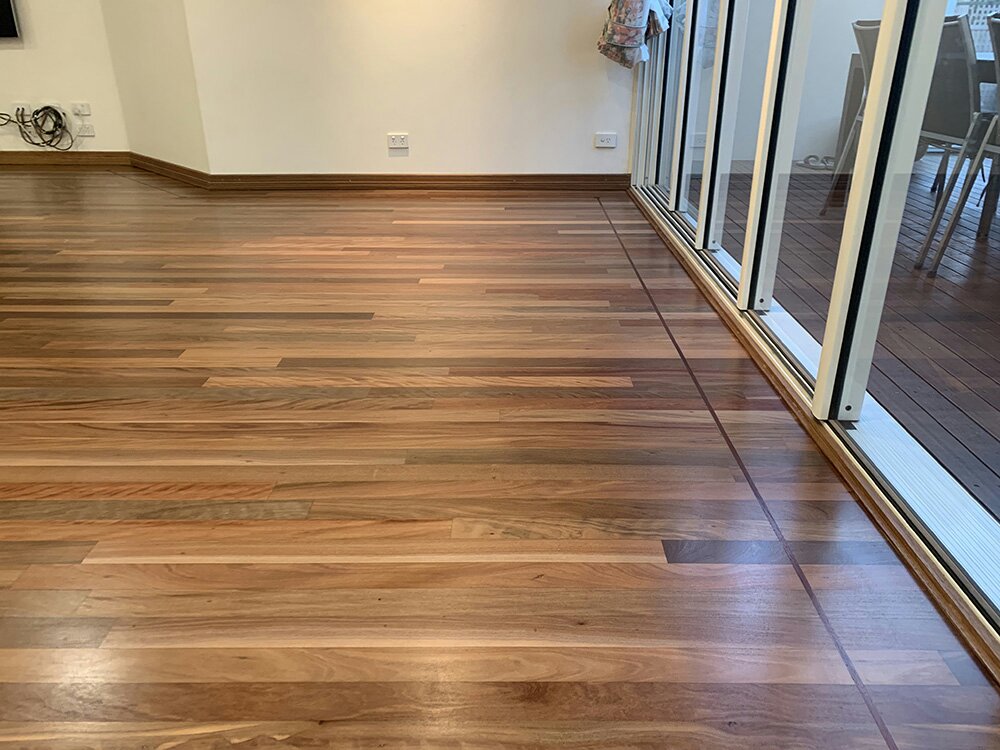 solid_brush_box_timber_flooring_01_kitchen